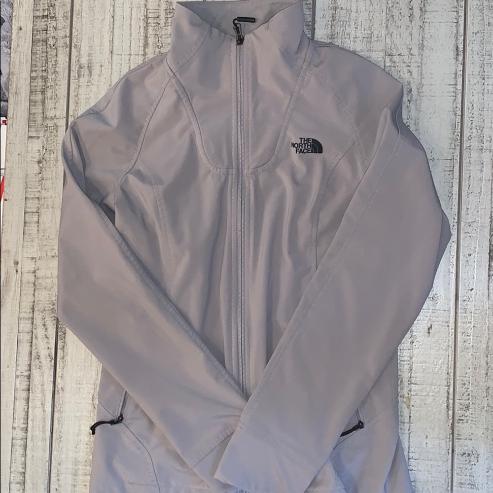 North face jacket look in description